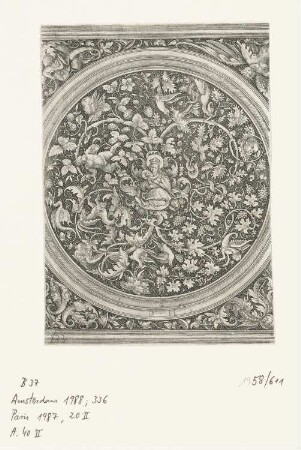 Ornament mit Madonna und Christuskind im Zentrum des Rundfeldes
