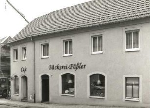 Radeberg, Hauptstraße 26. Wohnhaus mit Läden (um 1820)