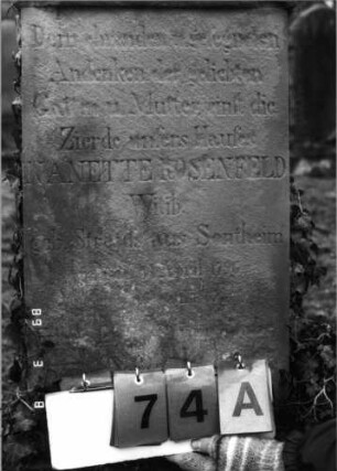 Grabstein 74 (Index: 100100437) Maße HxBxT: 123x39x27 cm Symbolik: Sterne, Kranz: Grabstein 74A