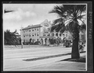 Pasadena. Hotel Guinaldo mit Straßenbahn, Pasadena, Cal.