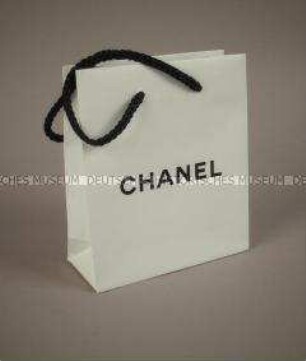 Tragetäschchen mit Aufdruck "Chanel"