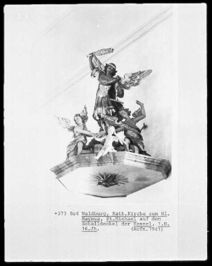 Sankt Michael auf dem Schalldeckel der Kanzel