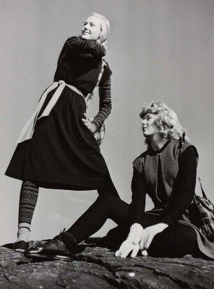"Liotards", Modeaufnahme, Modelle Barbara Tullgren und Libby Lee, Frontispiz (Harper's Bazaar)