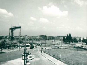 Potsdamer Platz mit Mauer