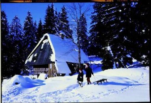 St. Märgen: Rankmühle im Schnee, mit den Kindern