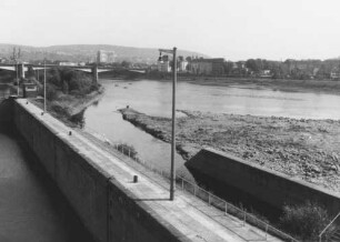 Sohlbeschaffenheit bei Niedrigwasser der Staustufe Koblenz/Mosel