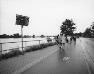 Dresden, Hochwasser 2002 : Dresden-Pieschen. "Flut 2002", Kötzschenbroder Straße. Straßenbild