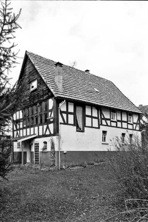 Wohnhaus (Einhaus, Fachwerk); Hatzfeld, Bachweg 1