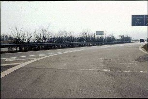 Ausfahrt aus Kreisel Nordost (Singen Richtung Schaffhausen) zu Nebenfahrbahn Nord (AK Hegau Richtung Schaffhausen)