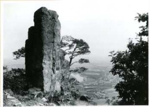Tschechien, Böhmisches Mittelgebirge, Blick vom Jungfernstein am Lovoš (deutsch: Lobosch) ins Elbtal