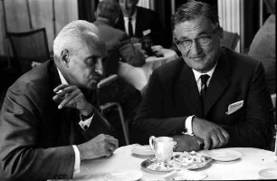 13. Tagung 1963 Medizin; Gruppen beim Bayrischen Frühstück: Severo Ochoa, Hugo Th. Theorell