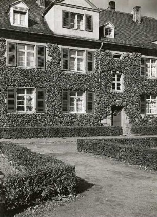 Umgrenzung von Grünanlagen durch Hecken