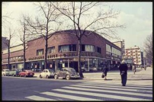 Der WOGA-Komplex an der Einmündung zur Albrecht-Achilles-Straße