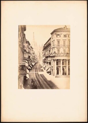 Straßenansicht mit Blick auf den Dom, Mailand: Blick vom Piazza San Carlo über die Corso Vittoria Emanuele II auf den Mailänder Dom