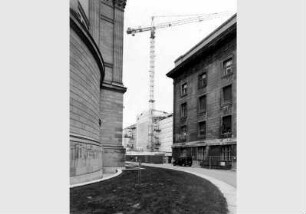 Blick auf die Apsis der Nationalgalerie, das Pergamonmuseum und das eingerüstete Neue Museum