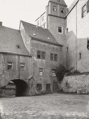 Rochsburg, Schloss, Durchgang vom Zwinger zum Vorhof