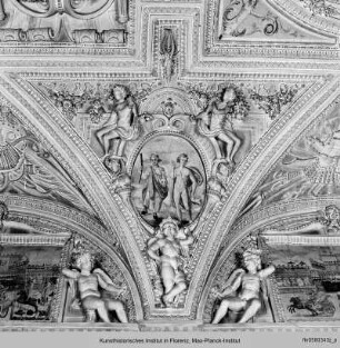 Deckendekoration : Medaillon mit Apollo und Thalia?