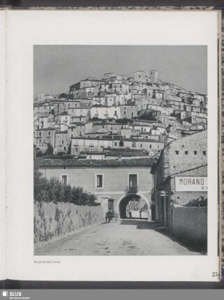 Bergnest bei Siena