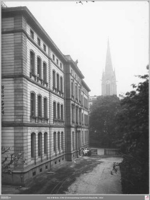 Anbau Bürgerhospital, Stiftstraße 30, von Westen mit Peterskirche im Hintergrund