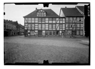 Grabow, Kirchenstraße. Wohnhäuser mit Läden. Straßenfront