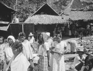 Markt im Barangay Pardo : Marktstände und Käufer