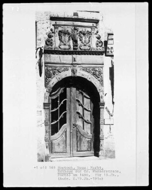 Portal mit Doppelwappen