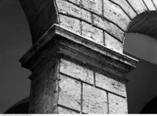 Palazzo Alberini-Cicciaporci, Cortile