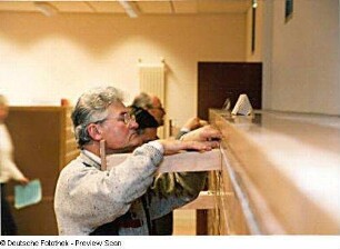 Besucher im Benutzungsraum der Deutschen Fotothek (Ebene -2)