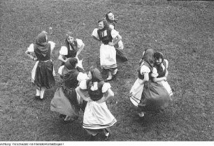 Kulturgruppen des VEB Kartonagenindustrie Dresden, April 1952