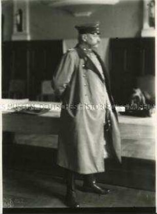 Paul von Hindenburg im Atelier