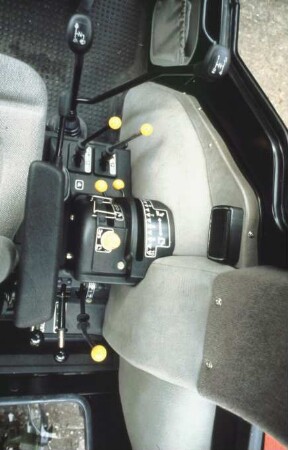 Fotografie: Traktor, Kabine, Arbeitsplatz, Bedienelement