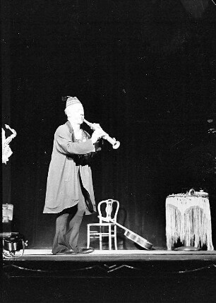 Wintergarten: Emmy und Louis; Musik Clown (mit Sopran Saxophon)