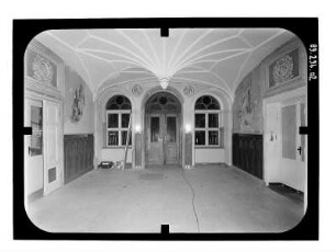 Kartlow (Kruckow-Kartlow). Herrenhaus 1855-1858; F. Hitzig). Vestibül (Lutherhalle)
