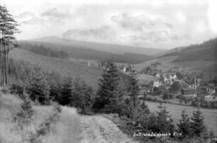 Ortsansicht vom Katharinenweg zum Haßberg (Böhmen) : vorn Heynhof und Kuhlebrock-Fabrik