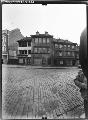 Nordhausen, Altendorf. Wohnhäuser mit Läden. Straßenfront