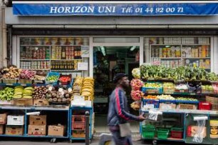 Paris. Paris 18e. Arrondissement des Buttes Montmartre. Goutte d Or. Lebensmittelhändler mit afrikanischen Spezialitäten