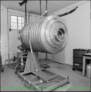 Ultra-Hochvakuum-Aufdampfanlage mit Messapparatur am Institut für Experimentelle Kernphysik (IEKP)