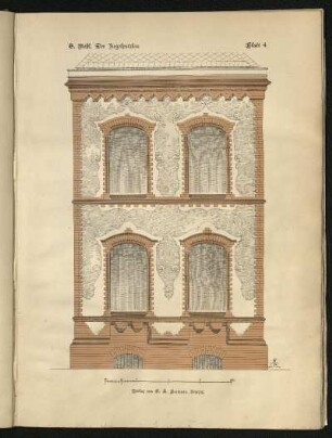 Zweistöckiges Haus mit verzierten Fensterumrahmungen.