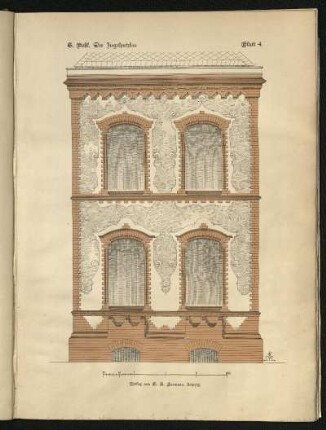 Zweistöckiges Haus mit verzierten Fensterumrahmungen.