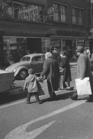 Deutschland. Straßenszene