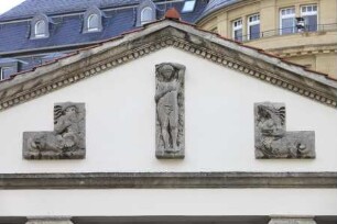 Nördliches Tympanon — Giebelrelief