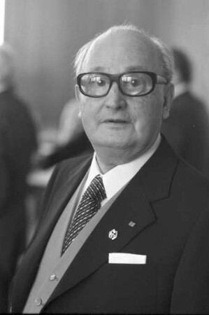 Ernennung von Buchbindermeister Otto Tensi zum Ehrenmitglied der Handwerkskammer Karlsruhe