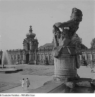 Allegorie des Herbstes : Dresden. Zwinger. Allegorie des Herbstes aus Wiederau (Kopie nach Original 1724; B. Permoser)