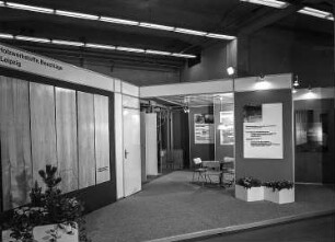Ausstellungsfläche des VEB Kombinat Holzwerkstoffe, Beschläge und Maschinen Leipzig