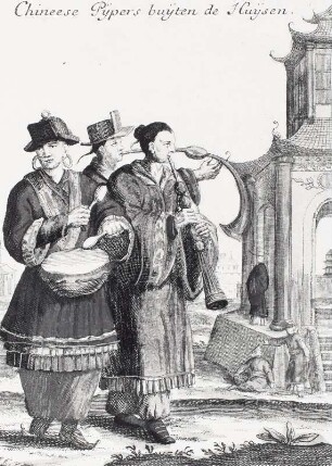 Inventions chinoises, Chinesischer Musikanten vor den Häusern : Engelbrecht, Martin: Chinesischer Götzendienst. Aus: Inventions chinoises XVI, Blatt 26. Kupferstich, koloriert; 146 x 110 mm. Dresden: Kupferstich-Kabinett in B 1156,2 XVI