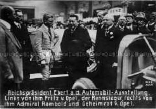Friedrich Ebert besucht die Automobil-Ausstellung