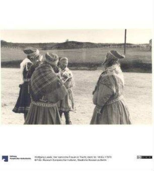 Vier samische Frauen in Tracht