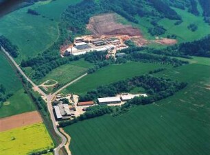 Teistungen, Hundeshagener Straße 3. Ziegelwerk Erlus AG. Luftbild-Schrägaufnahme von Nordwest