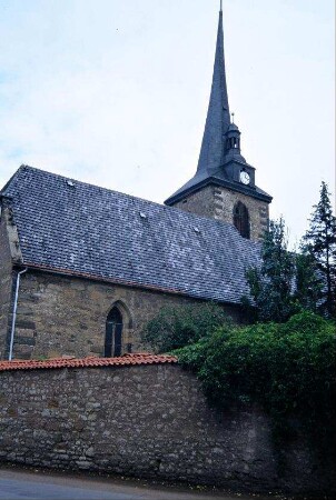 Kirche von Südwest; Kirchhofsmauer