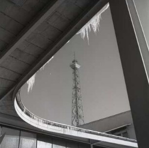 Berliner Funkturm - Radio Tower in Berlin : Berlin-Westend. Blick zum Berliner Funkturm